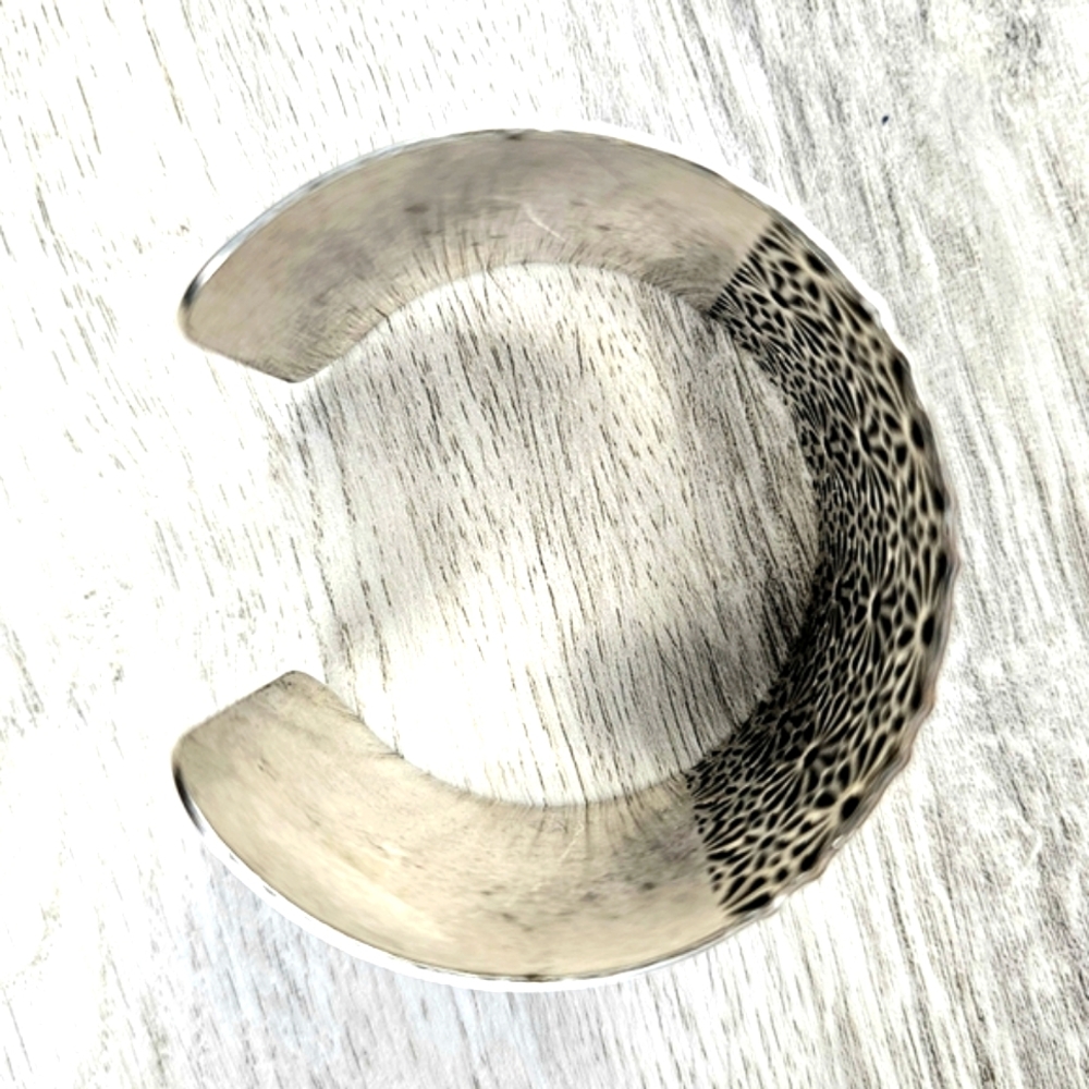 Boho Indie Dasiy Metal Cuff Bracelet - Picture 7 of 7